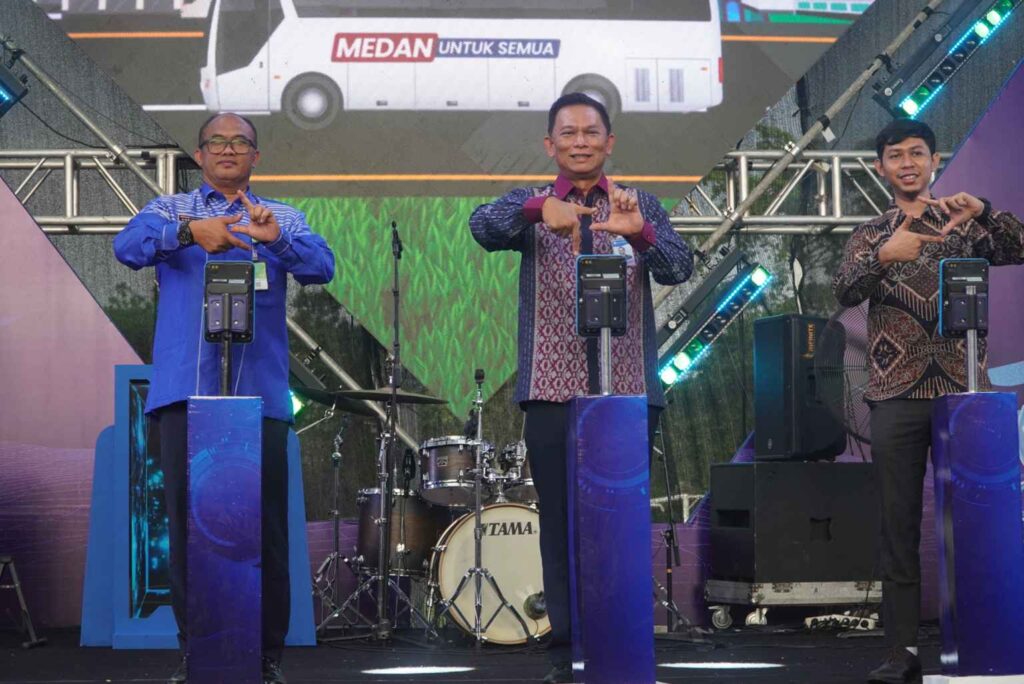 Launching QRIS Tap di Bus Listrik Medan di acara Medan Digifest 2025